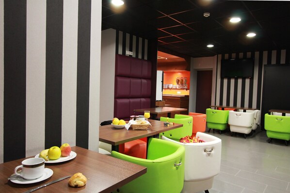 Desayuno a la carta (EUR 12 por persona)