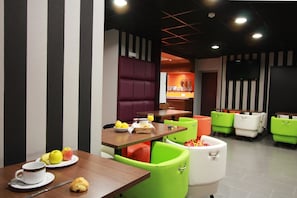 Daily cooked-to-order breakfast (EUR 12 per person)