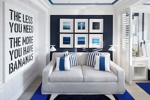 Junior Suite Sea View | Living area | TV