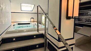 Indoor spa tub