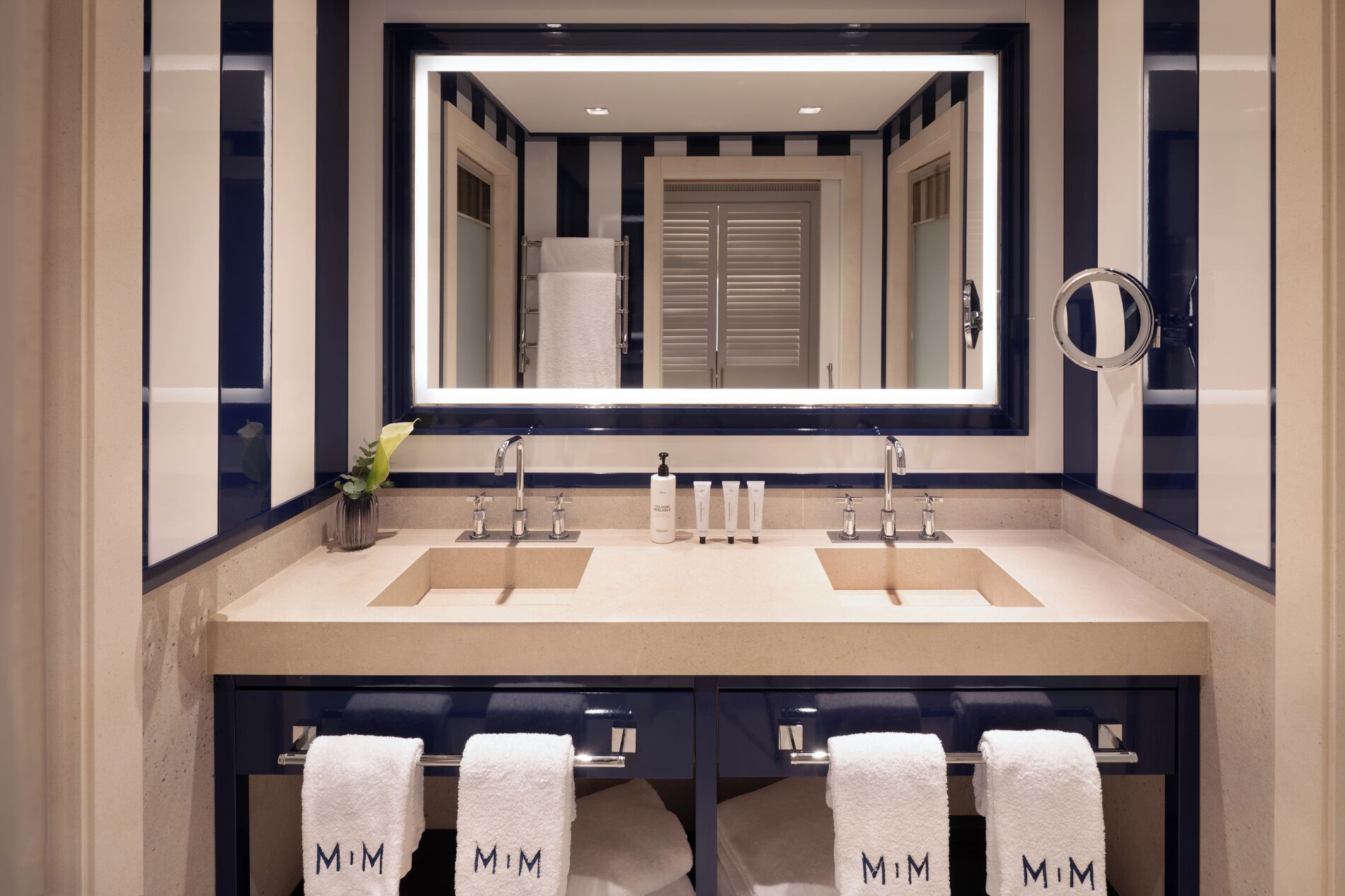 suite leo messi | premium bedding, minibar, in-room safe, desk