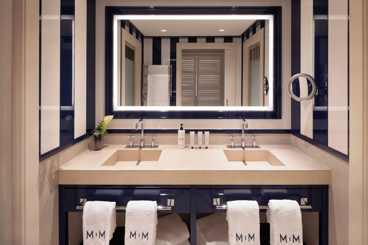 suite leo messi | premium bedding, minibar, in-room safe, desk