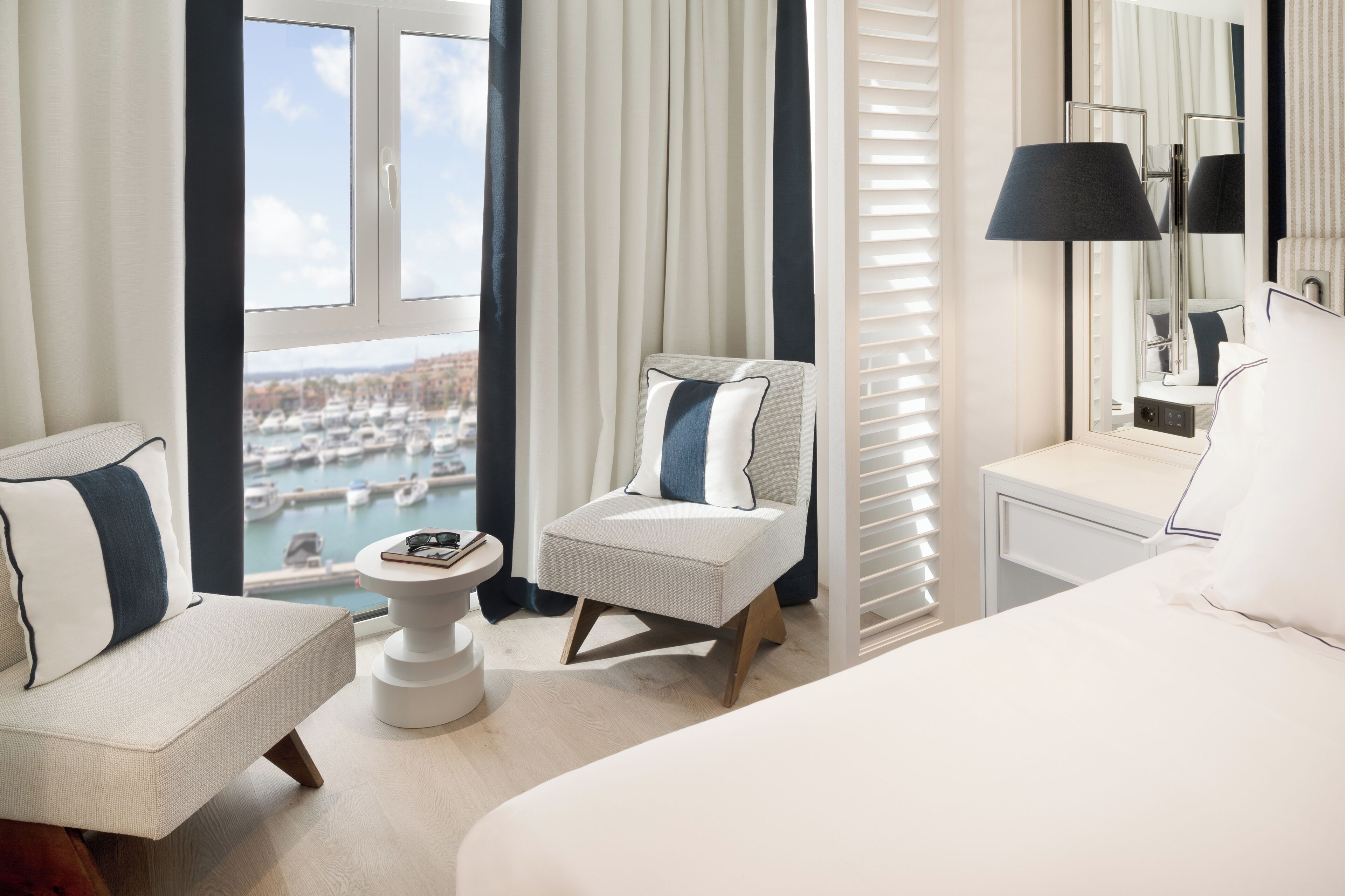 junior room | premium bedding, minibar, in-room safe, desk