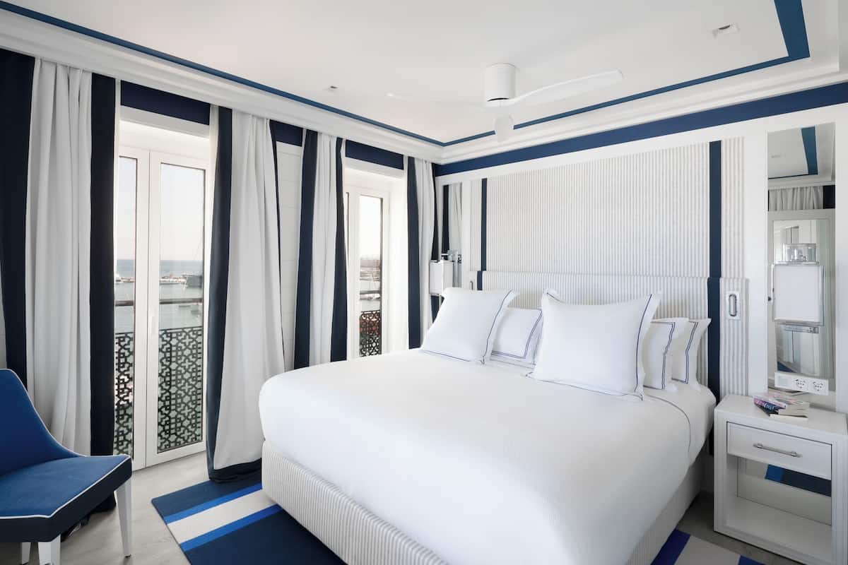 1 bedroom, premium bedding, minibar, in-room safe