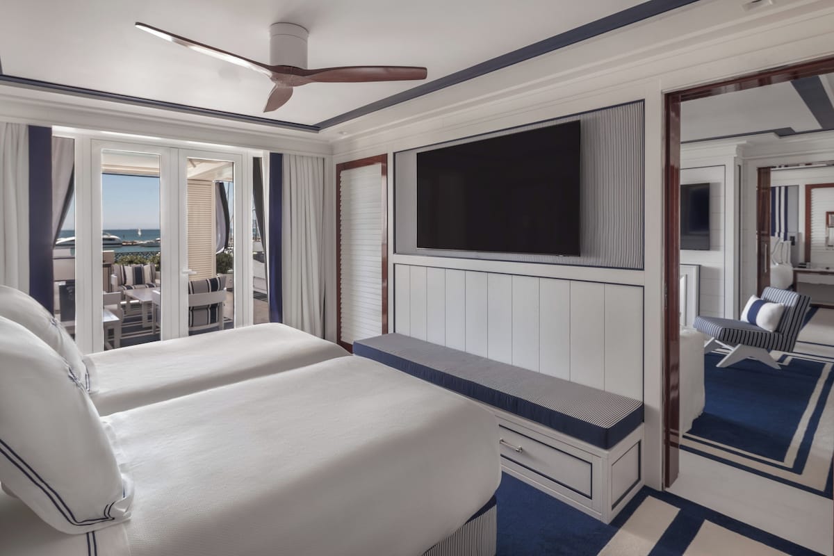 Premium bedding, minibar, in-room safe, iron/ironing board