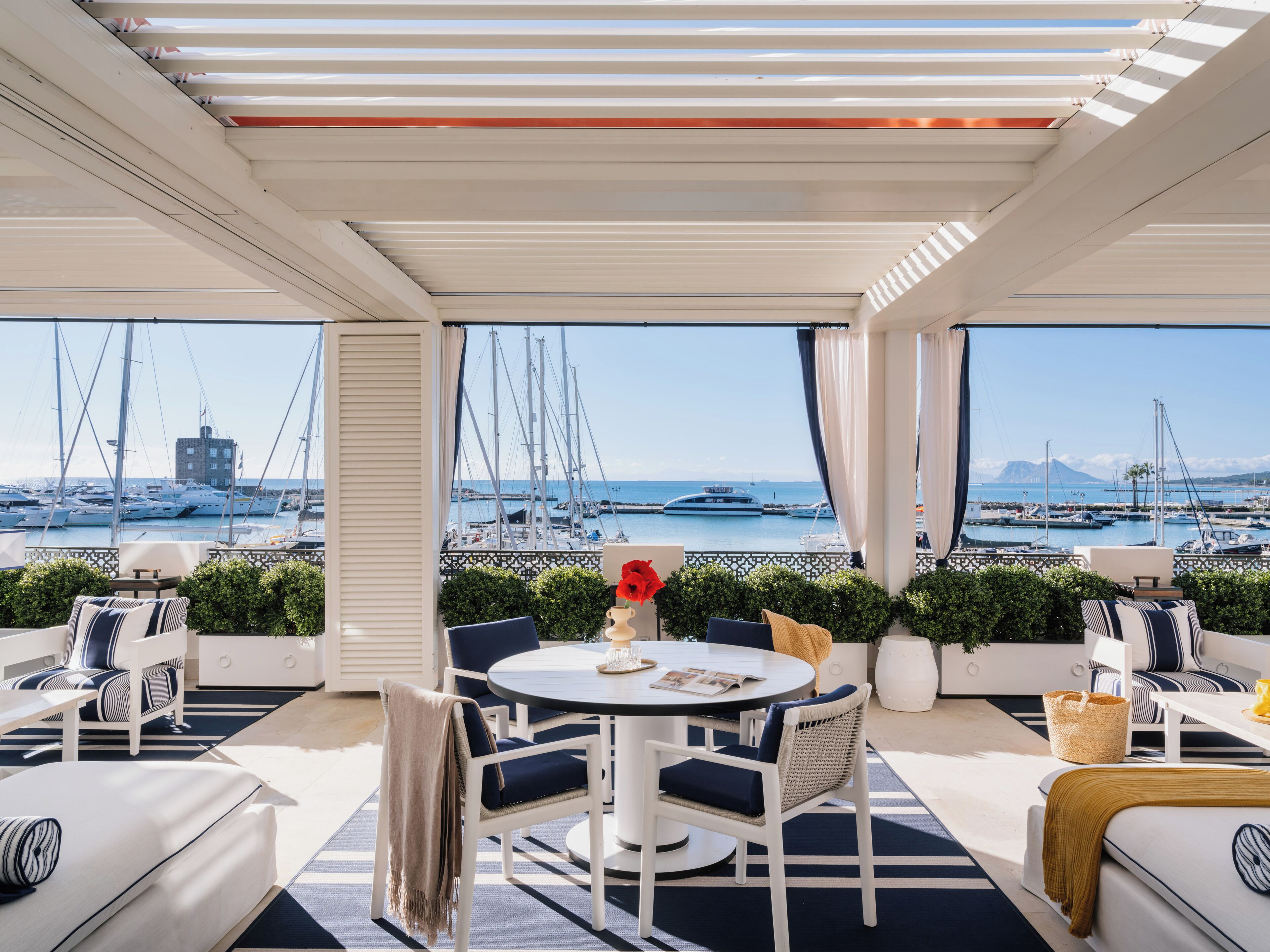 Minibar, värdeförvaringsskåp på rummet och mörkläggningsgardiner