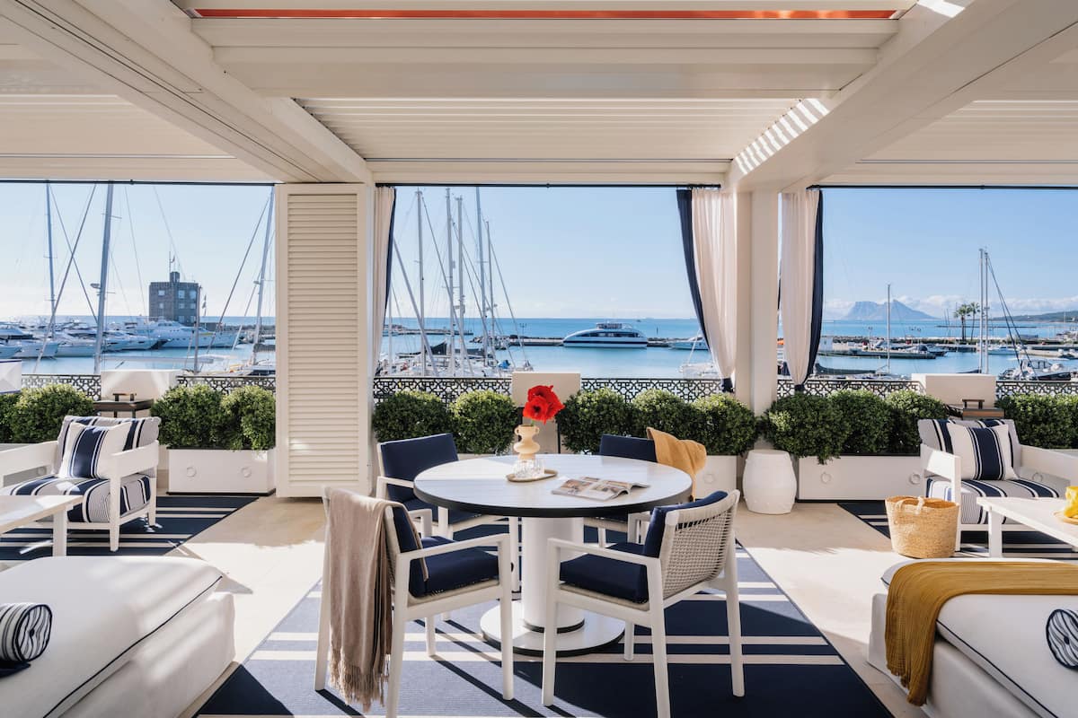 Minibar, värdeförvaringsskåp på rummet och mörkläggningsgardiner