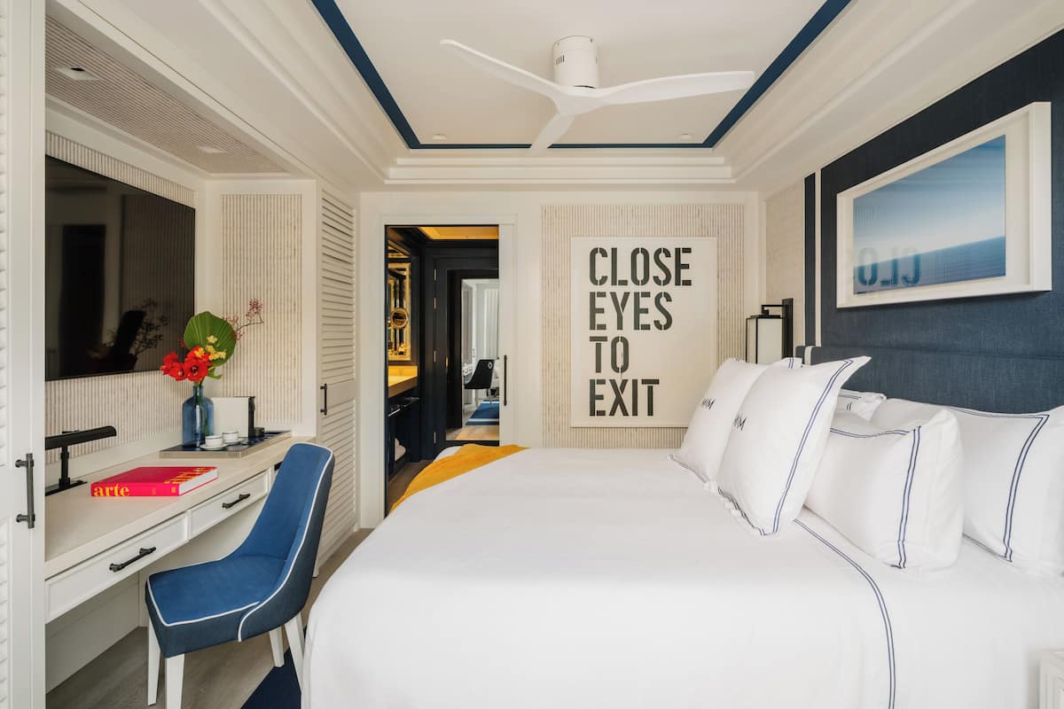 Superior-rum | Minibar, värdeförvaringsskåp på rummet och mörkläggningsgardiner