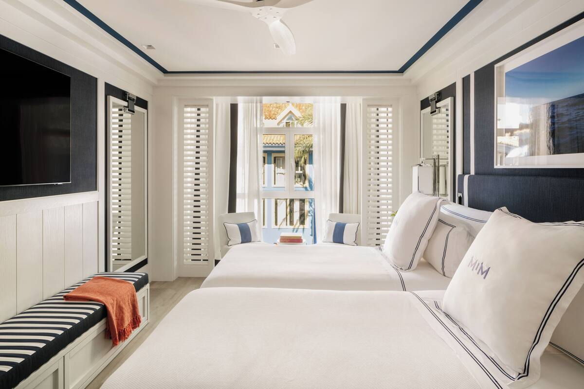 Deluxe Room | WiFi (free), bed sheets