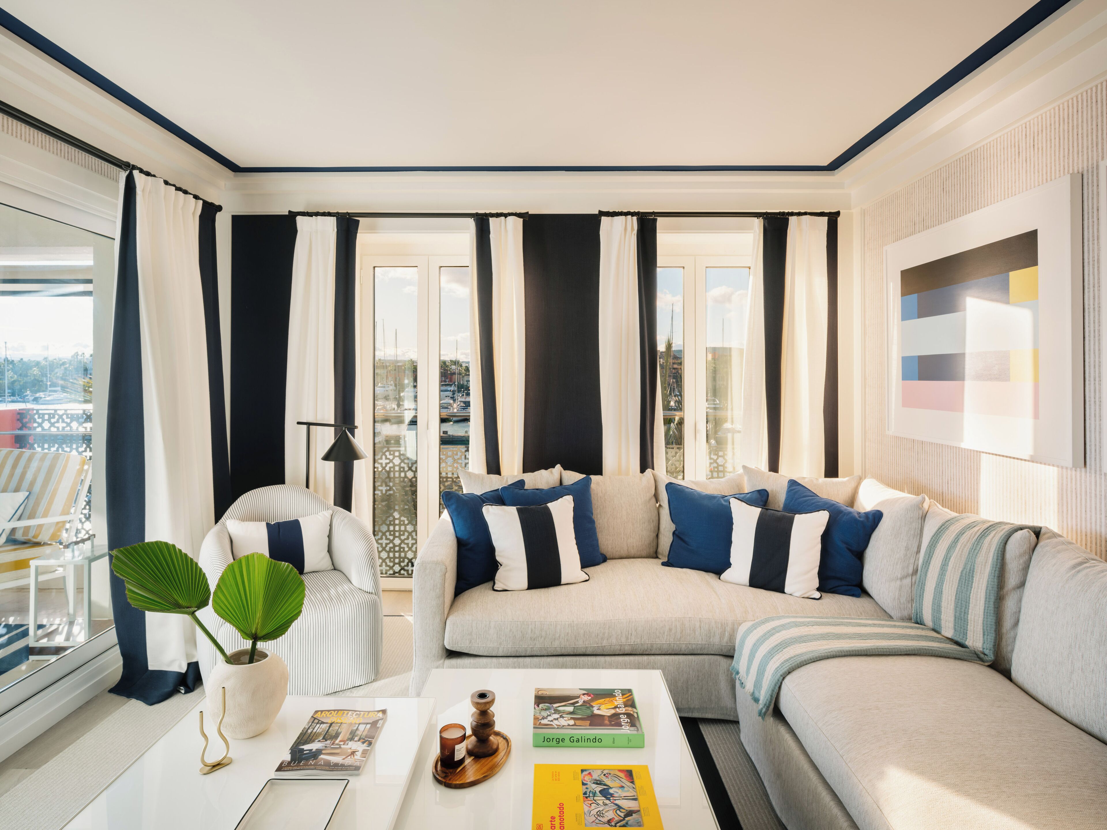 Minibar, värdeförvaringsskåp på rummet och mörkläggningsgardiner