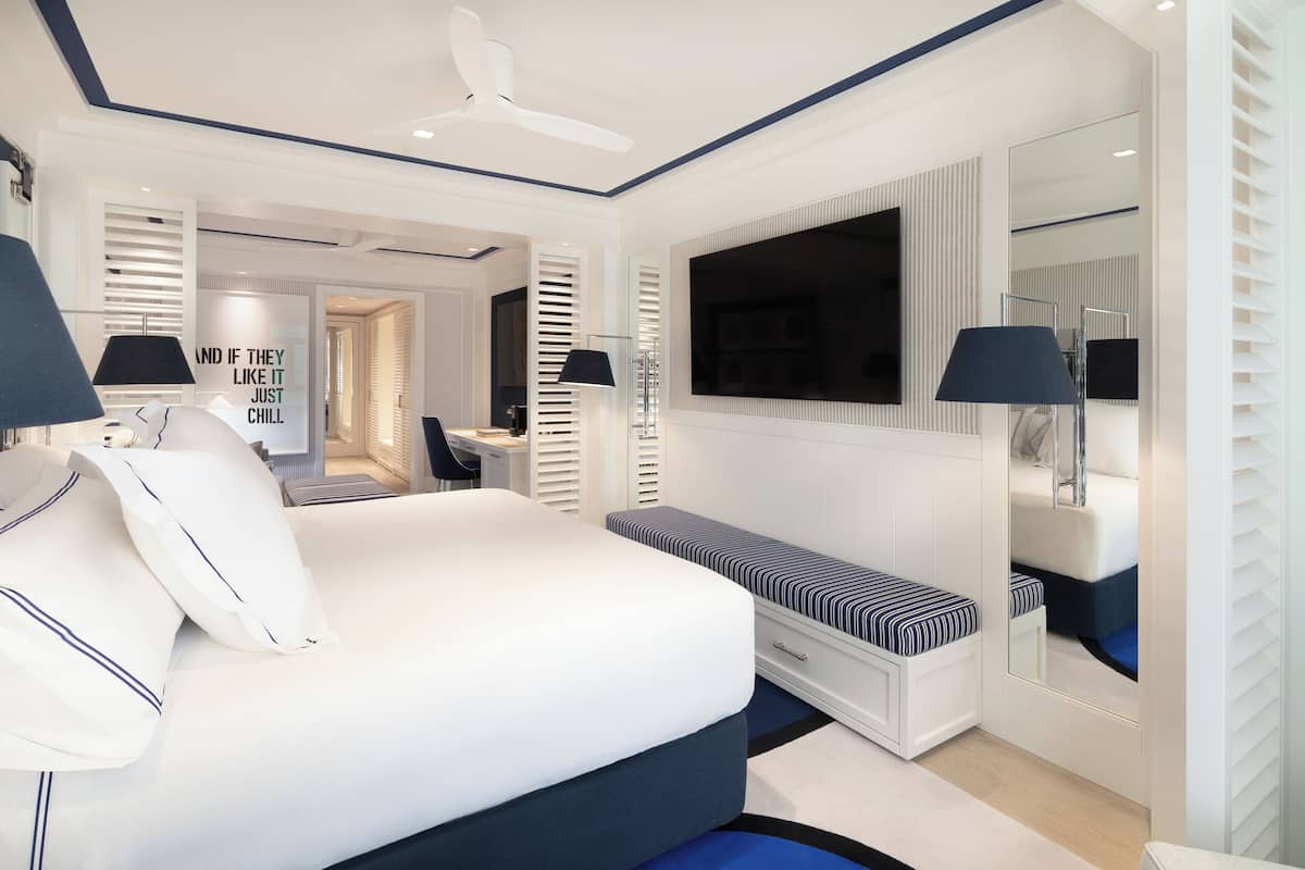 Junior Room | 1 bedroom, premium bedding, minibar, in-room safe
