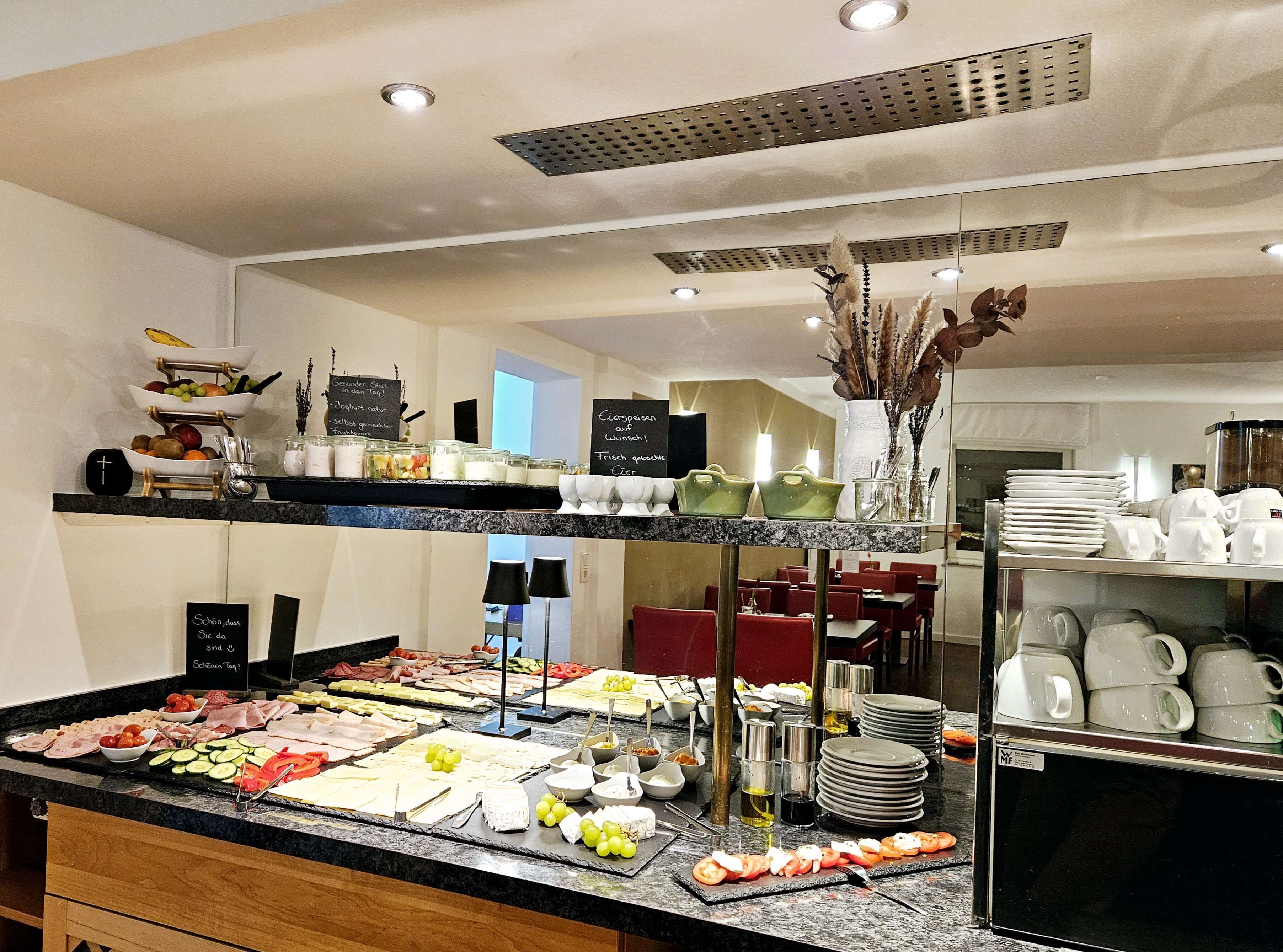 매일 뷔페 아침 식사(1인당 EUR 18)