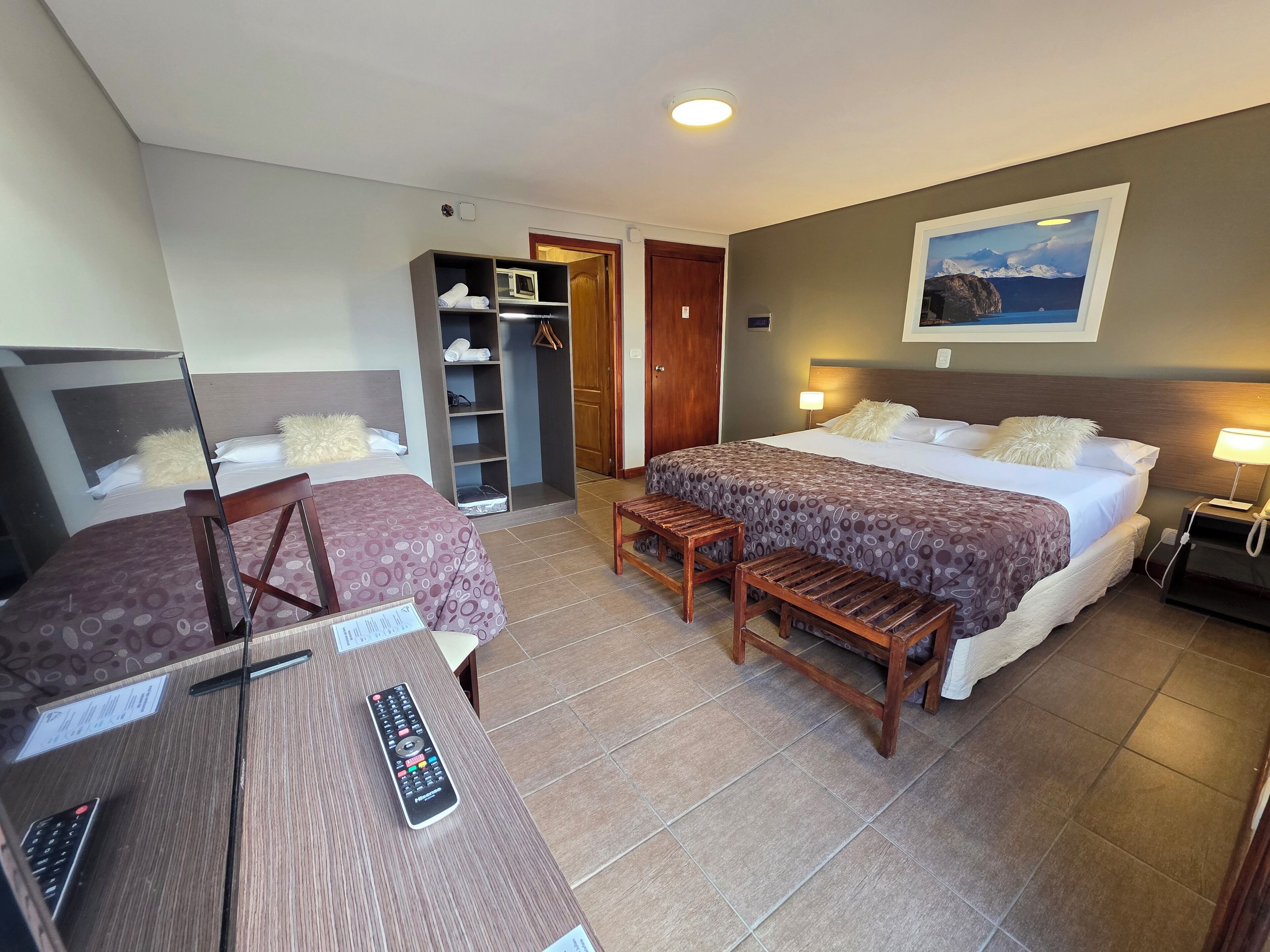 standard triple room | minibar, in-room safe, desk, iron/ironing board