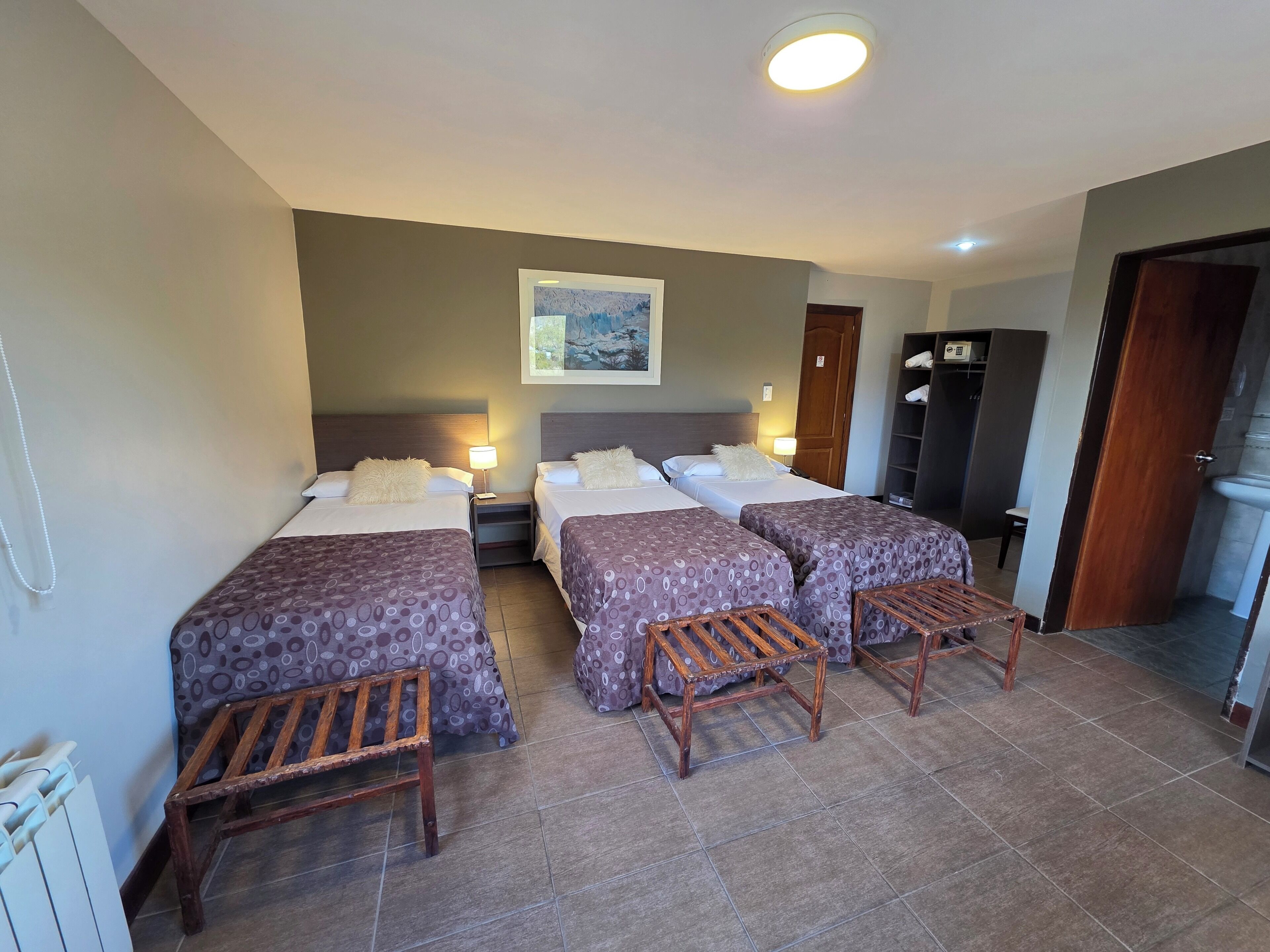 standard triple room | minibar, in-room safe, desk, iron/ironing board