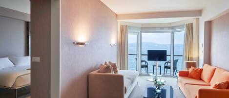 Caja de seguridad en la habitación, escritorio y cortinas blackout