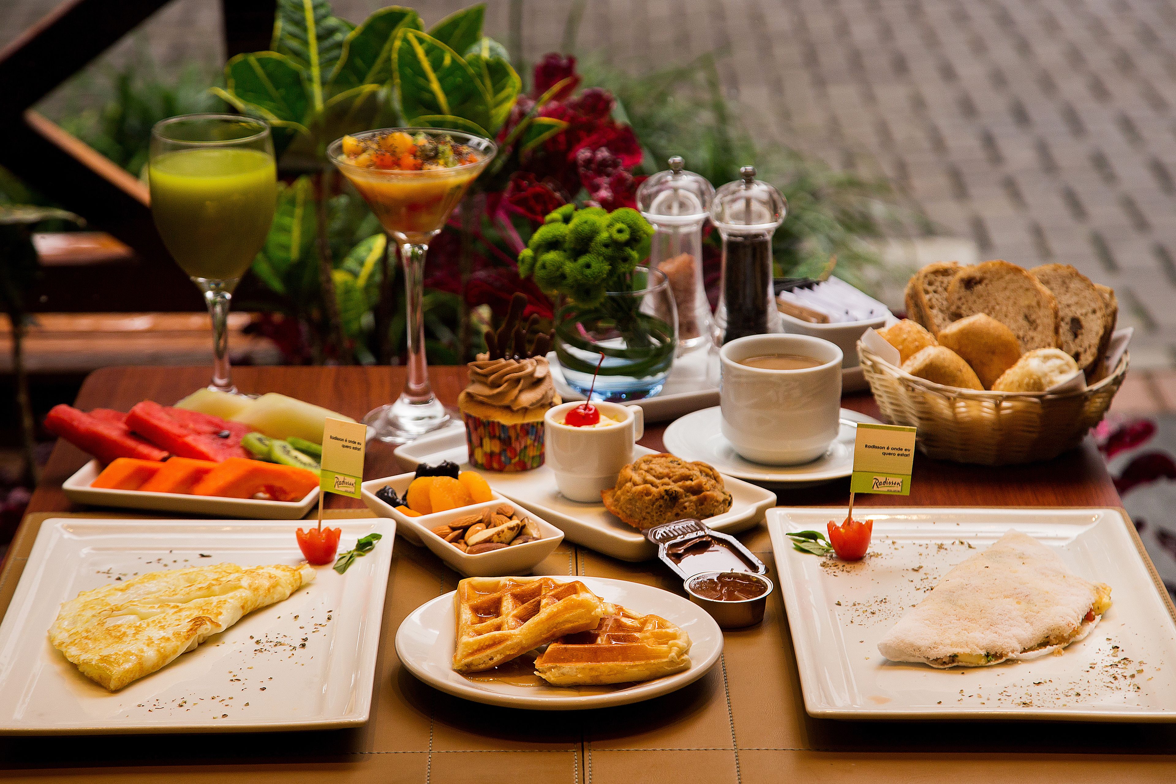 daily buffet breakfast (brl 82.50 per person)