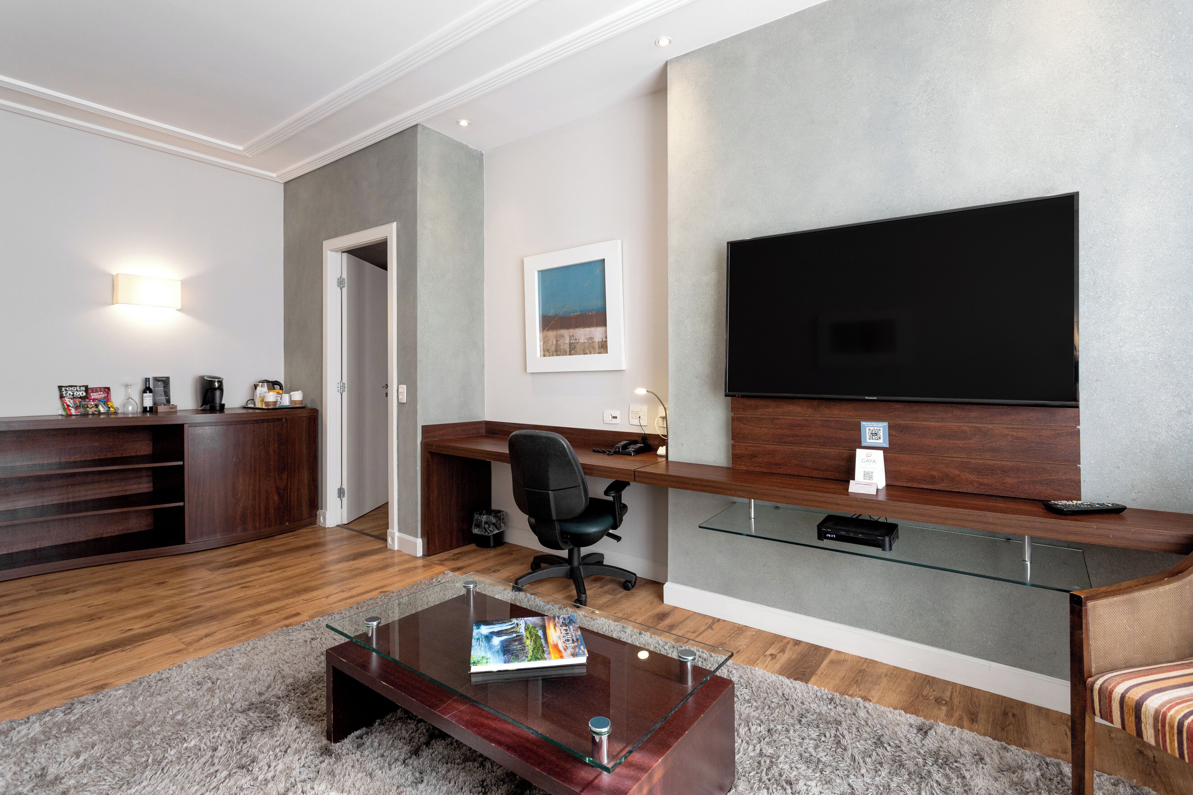 Suite – royal | Allergitestet sengetøy, minibar, safe på rommet og skrivebord