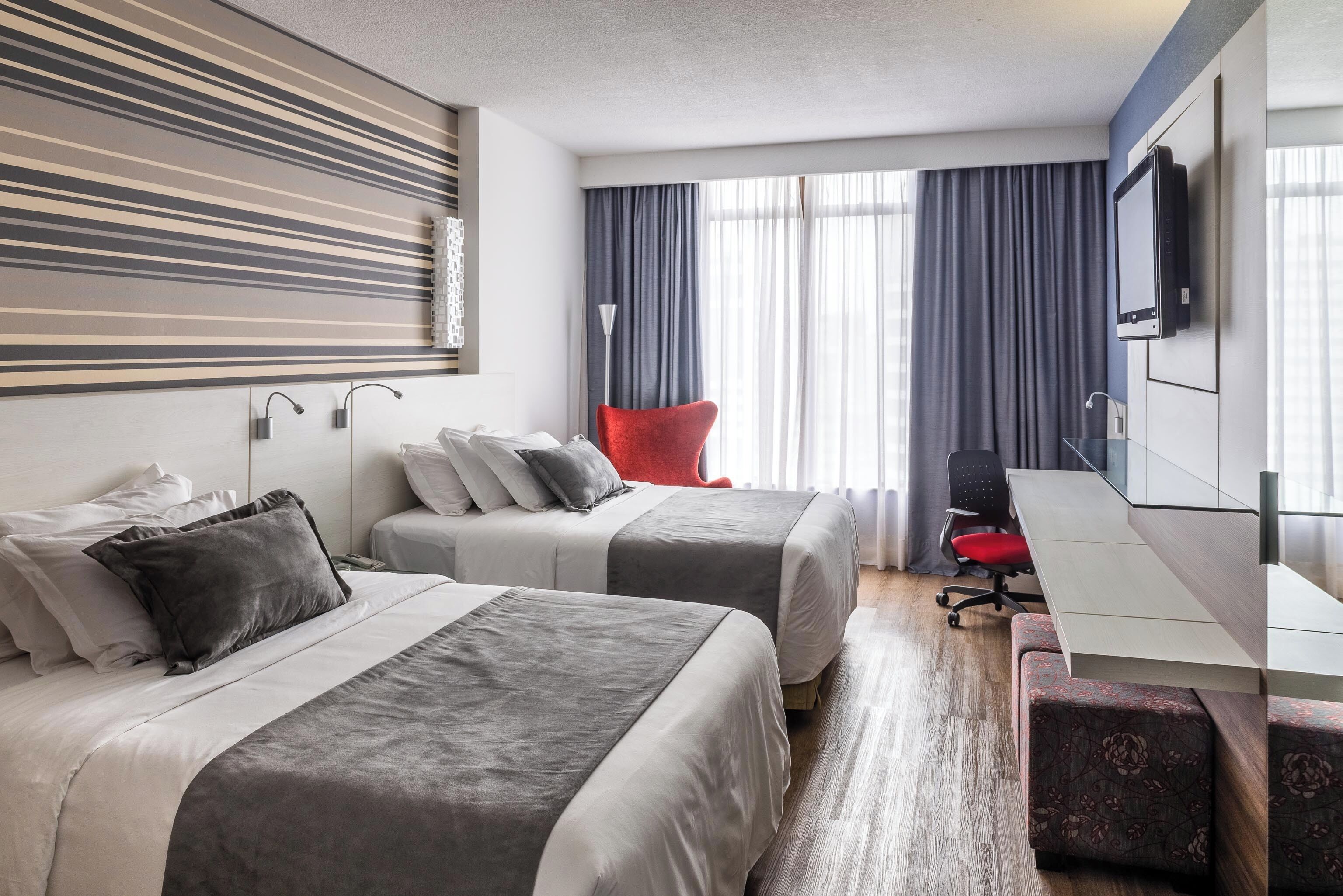 Allergikerbettwaren, Minibar, Zimmersafe, Schreibtisch