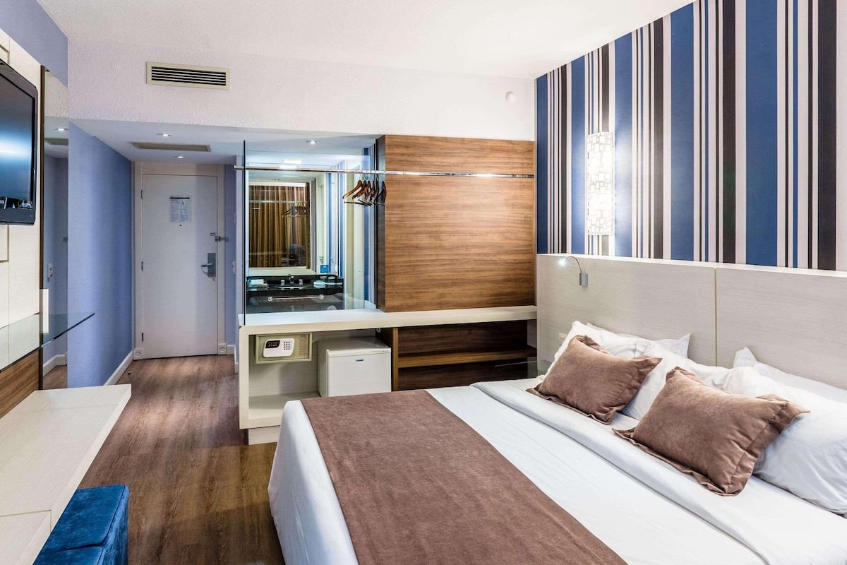 minibar, in-room safe, desk, laptop workspace