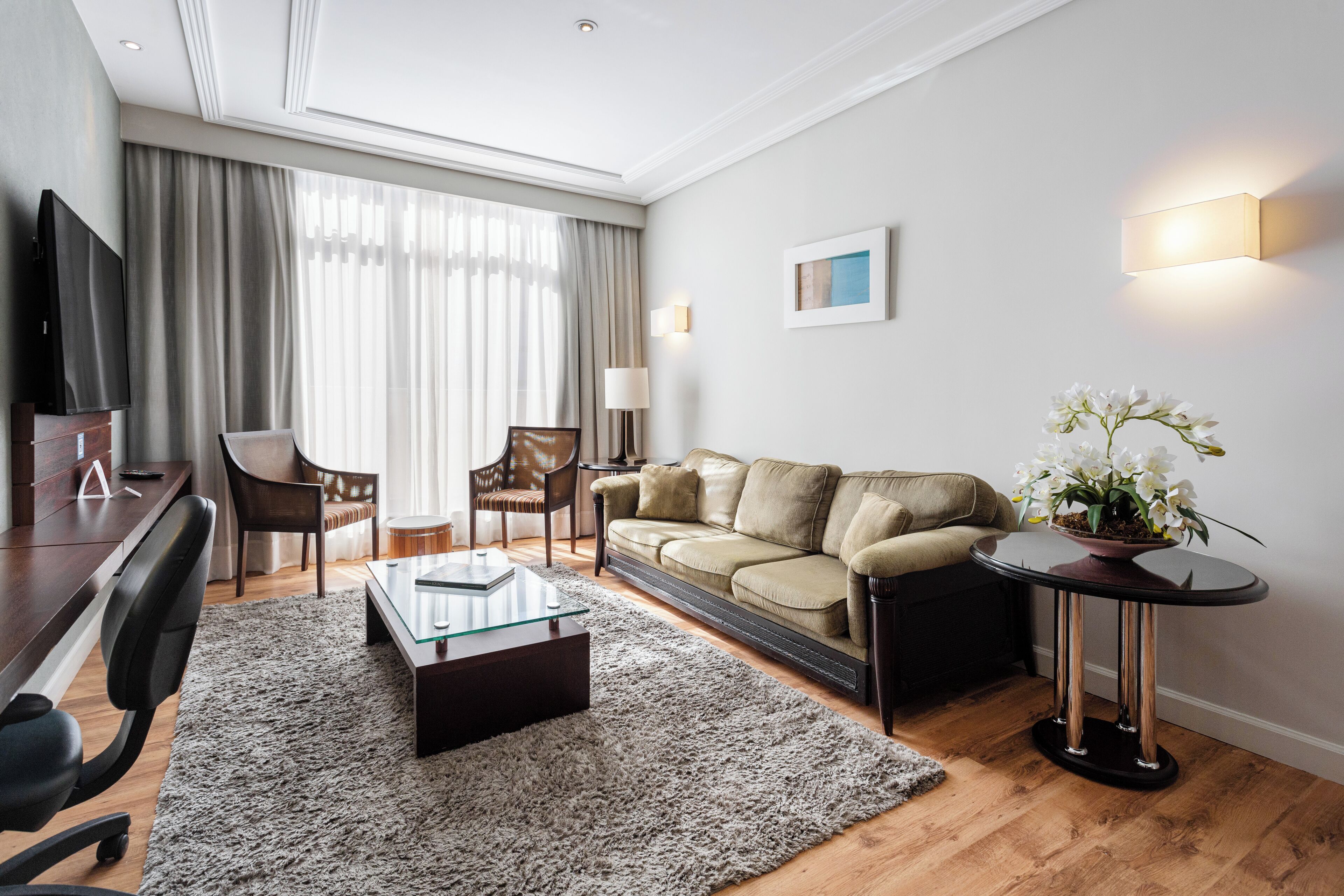 Suite – royal | Allergitestet sengetøy, minibar, safe på rommet og skrivebord