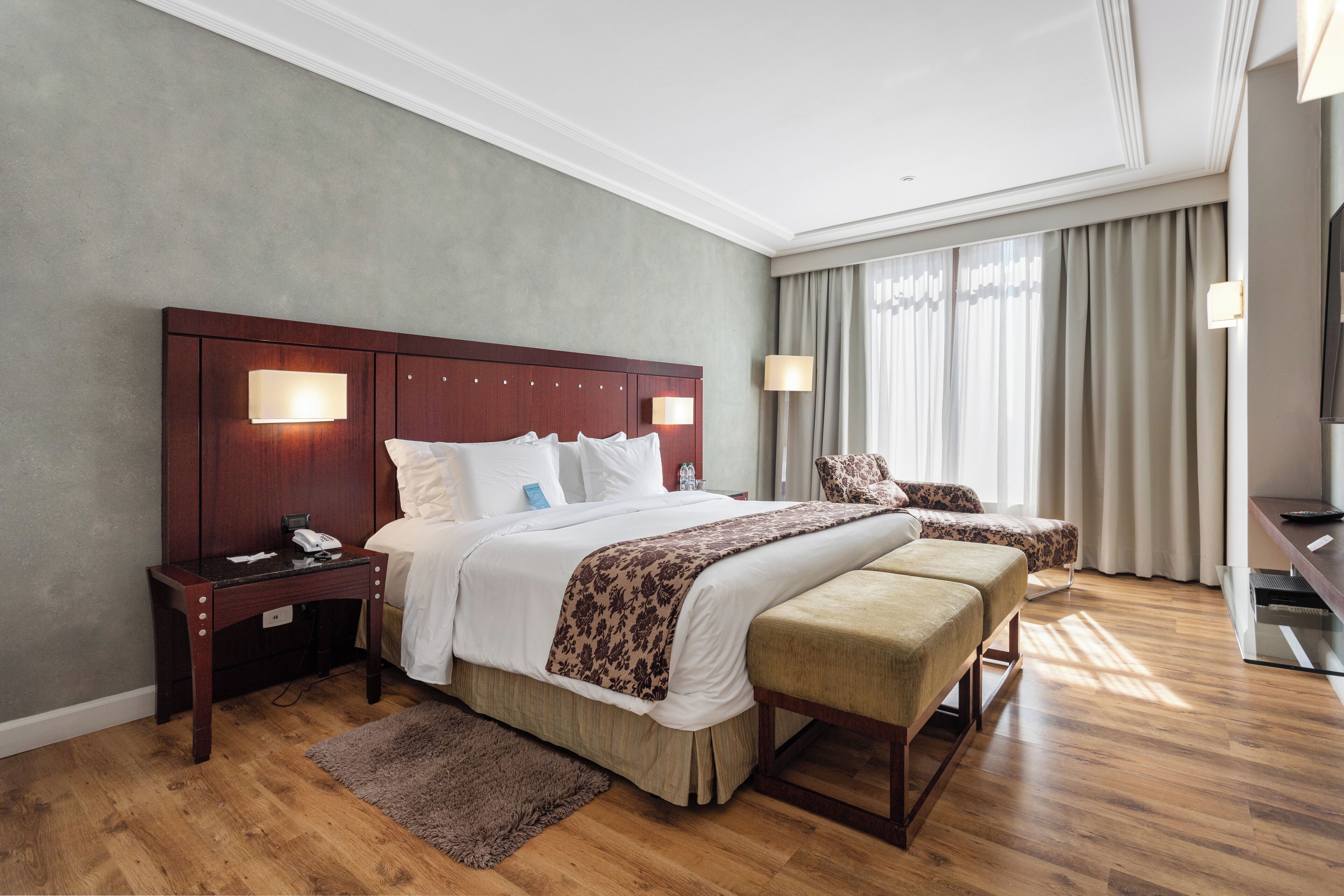 Royal Suite | Hypo-allergenic bedding, minibar, in-room safe, desk
