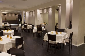 Lunch and dinner served, local cuisine - La Compagnia del Viaggiatore (L'Aquila)