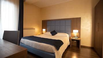Romantic Suite, Hot Tub (With Sauna) | 1 bedroom, in-room safe, desk, soundproofing