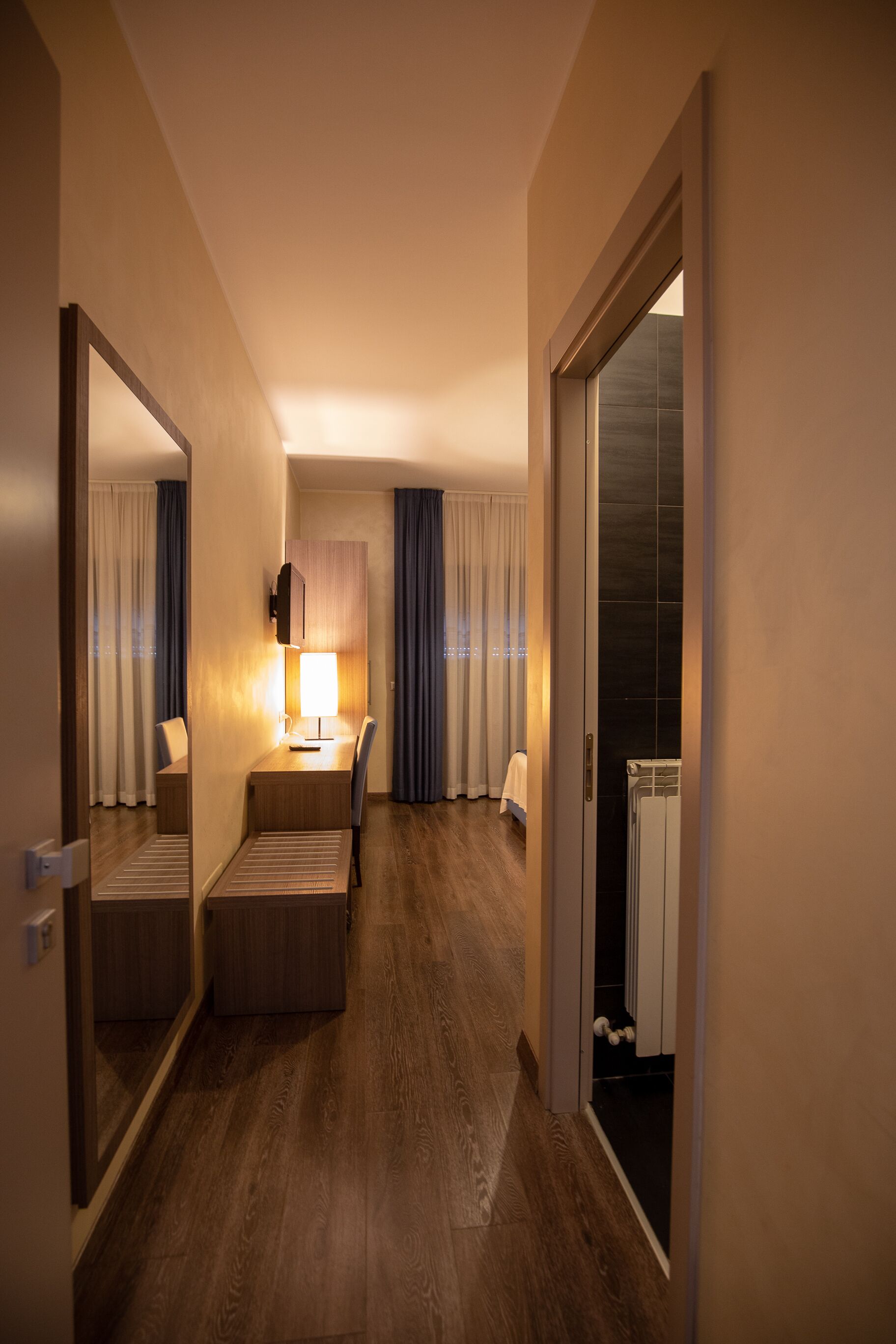 standard room | 1 bedroom, in-room safe, desk, soundproofing