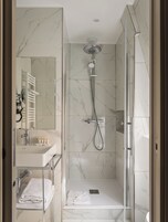 Superior Double Room | Bathroom
