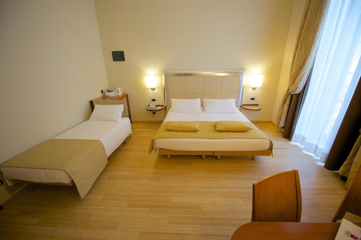 Standard Room, Berbilang Katil | 1 bilik tidur, peralatan tempat tidur hipoalergenik, gebar bulu kapas