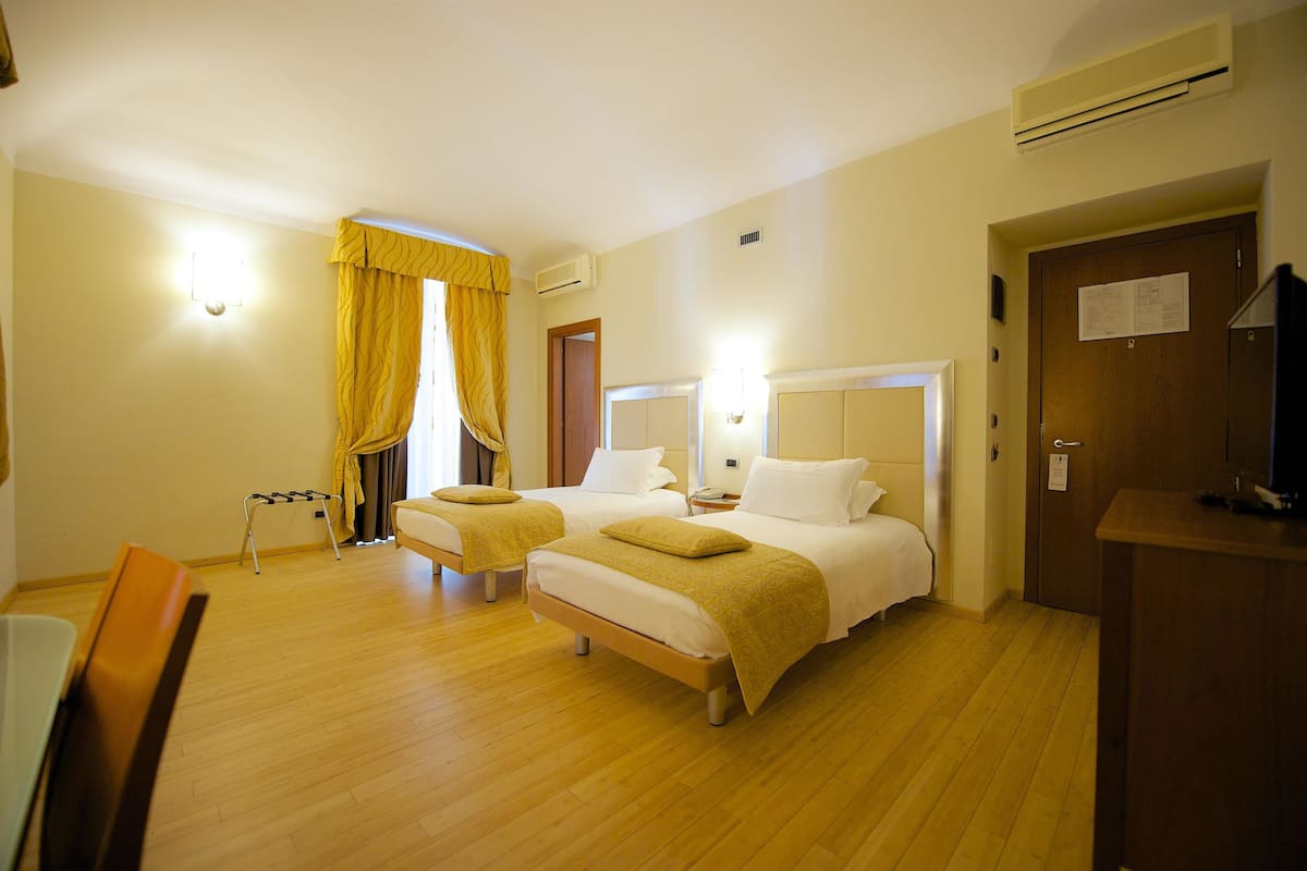 Standard Room, 2 Katil Bujang (Single) | 1 bilik tidur, peralatan tempat tidur hipoalergenik, gebar bulu kapas