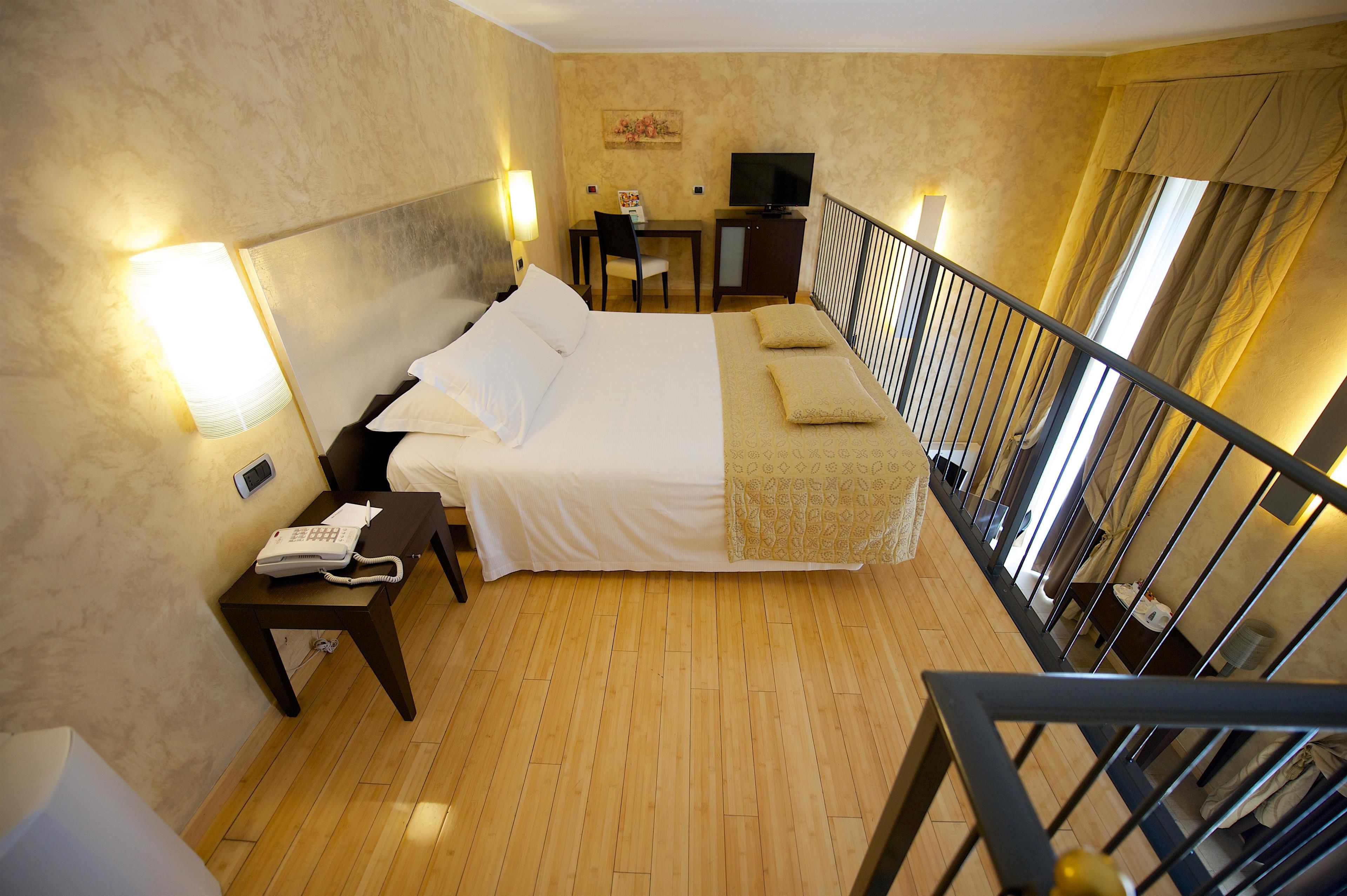 family room, multiple beds, non smoking, mezzanine (larger room) | dining room