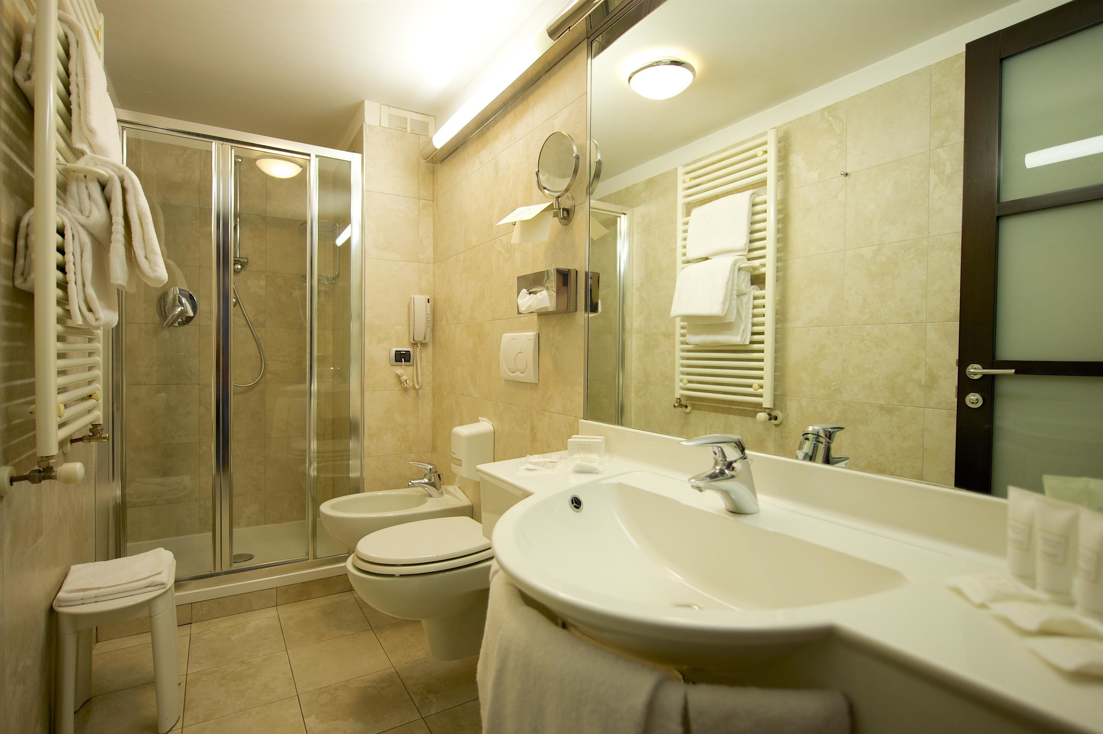 standard room, 1 queen bed | bathroom | free toiletries, hair dryer, bidet, towels