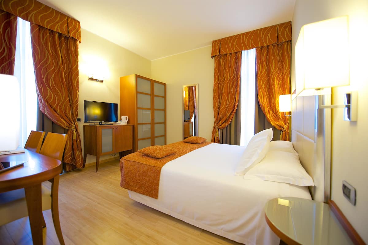 Standard Room, 1 Katil Ratu (Queen) | 1 bilik tidur, peralatan tempat tidur hipoalergenik, gebar bulu kapas