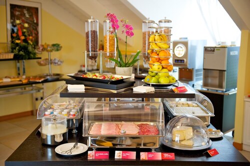 Best Western Crystal Palace Hotel