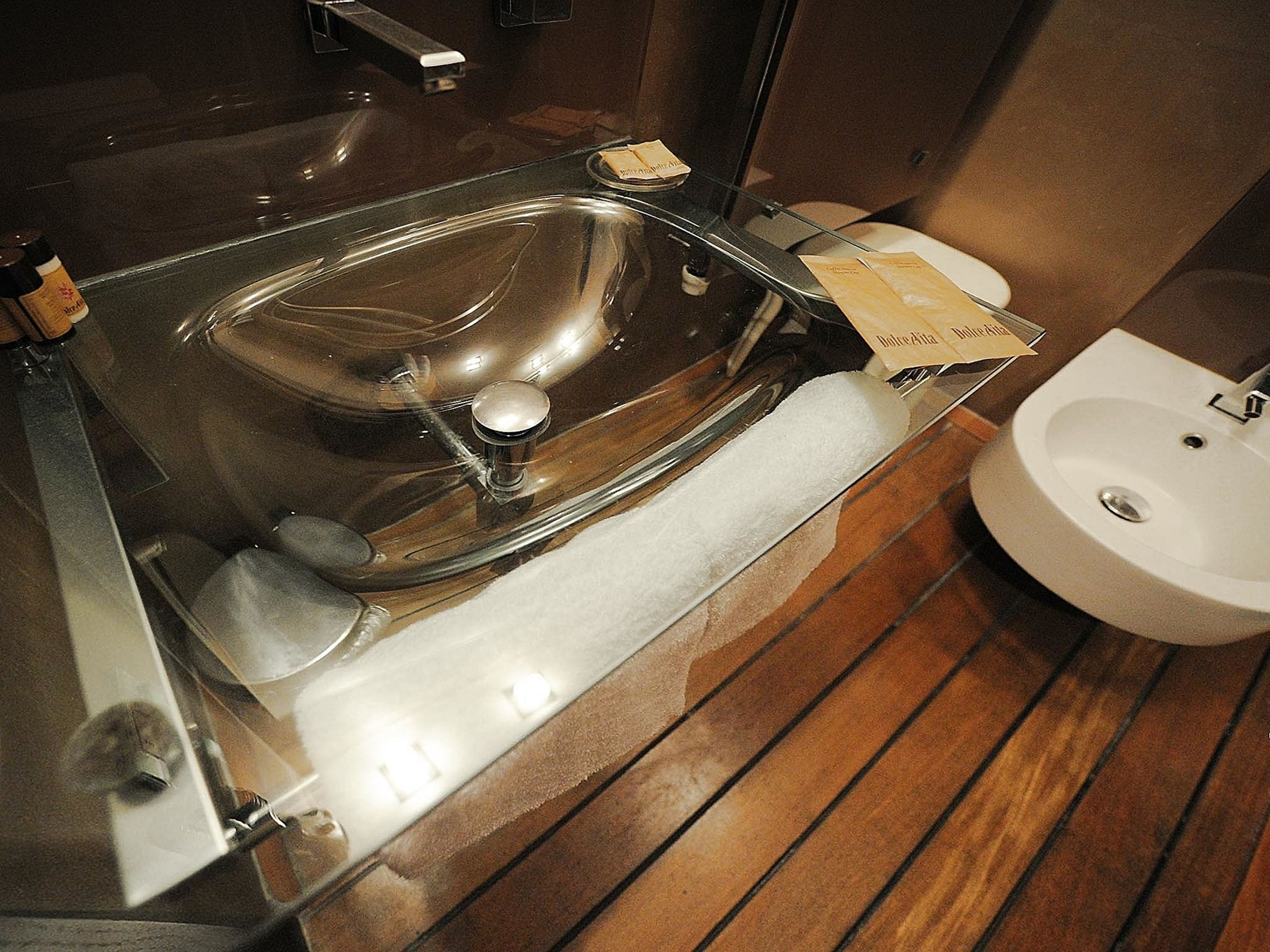 shower, rainfall showerhead, free toiletries, hair dryer