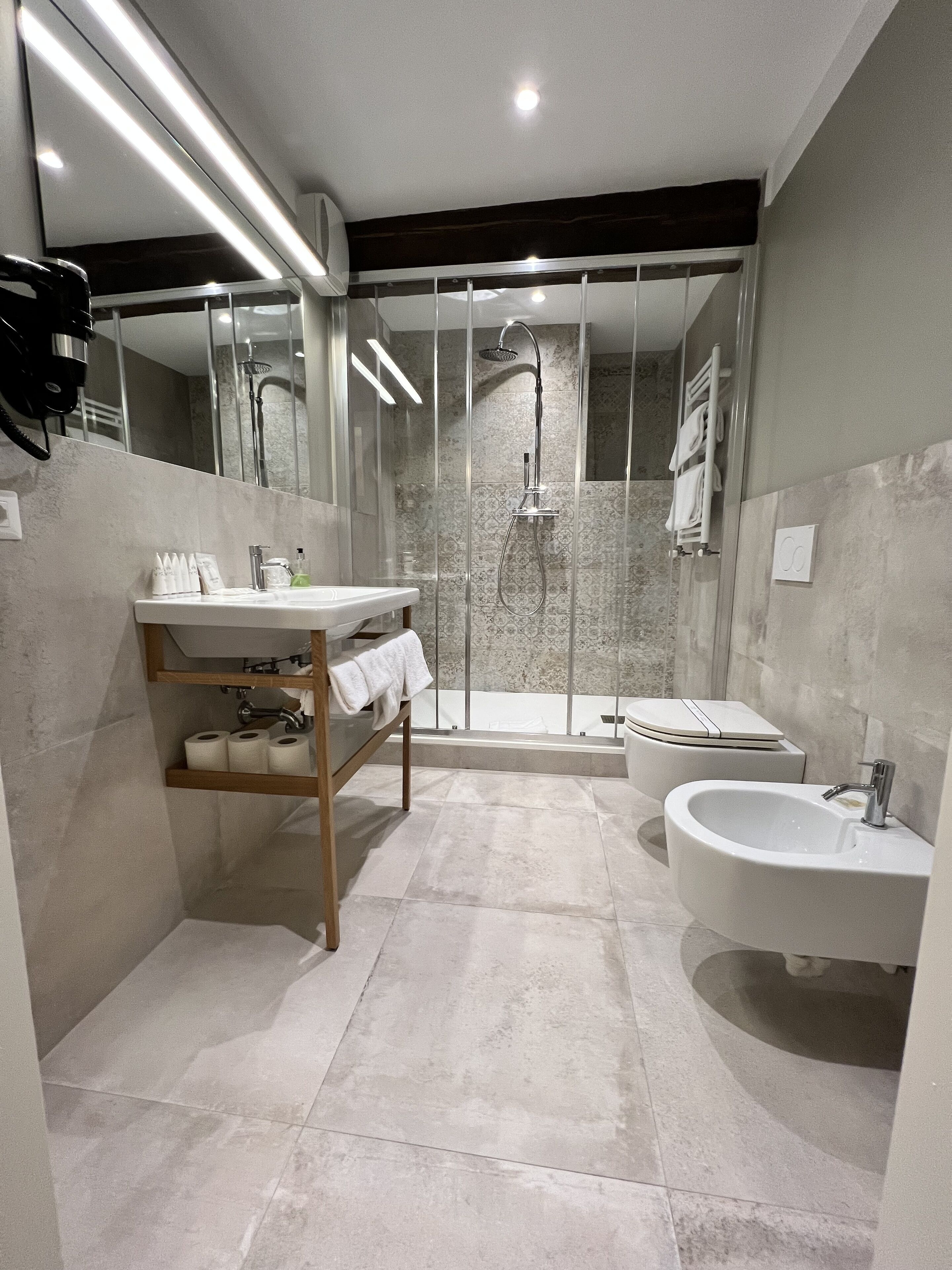 family room, 2 bedrooms | bathroom | shower, rainfall showerhead, free toiletries, hair dryer