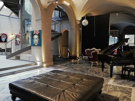 Coin salon dans le hall
