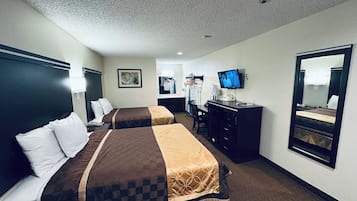 Habitación, 2 camas Queen size, para no fumadores | Escritorio, cortinas blackout y tabla de planchar con plancha