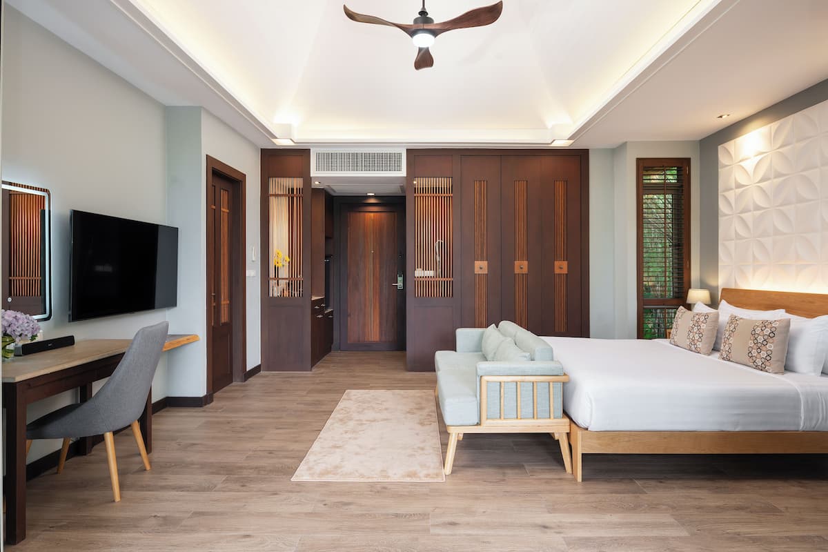 grand villa, 1 bedroom, bathtub, mountain view | 1 bedroom, minibar, in-room safe, iron/ironing board