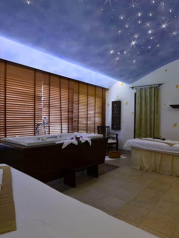 Couples treatment room(s), sauna, steam room, body treatments