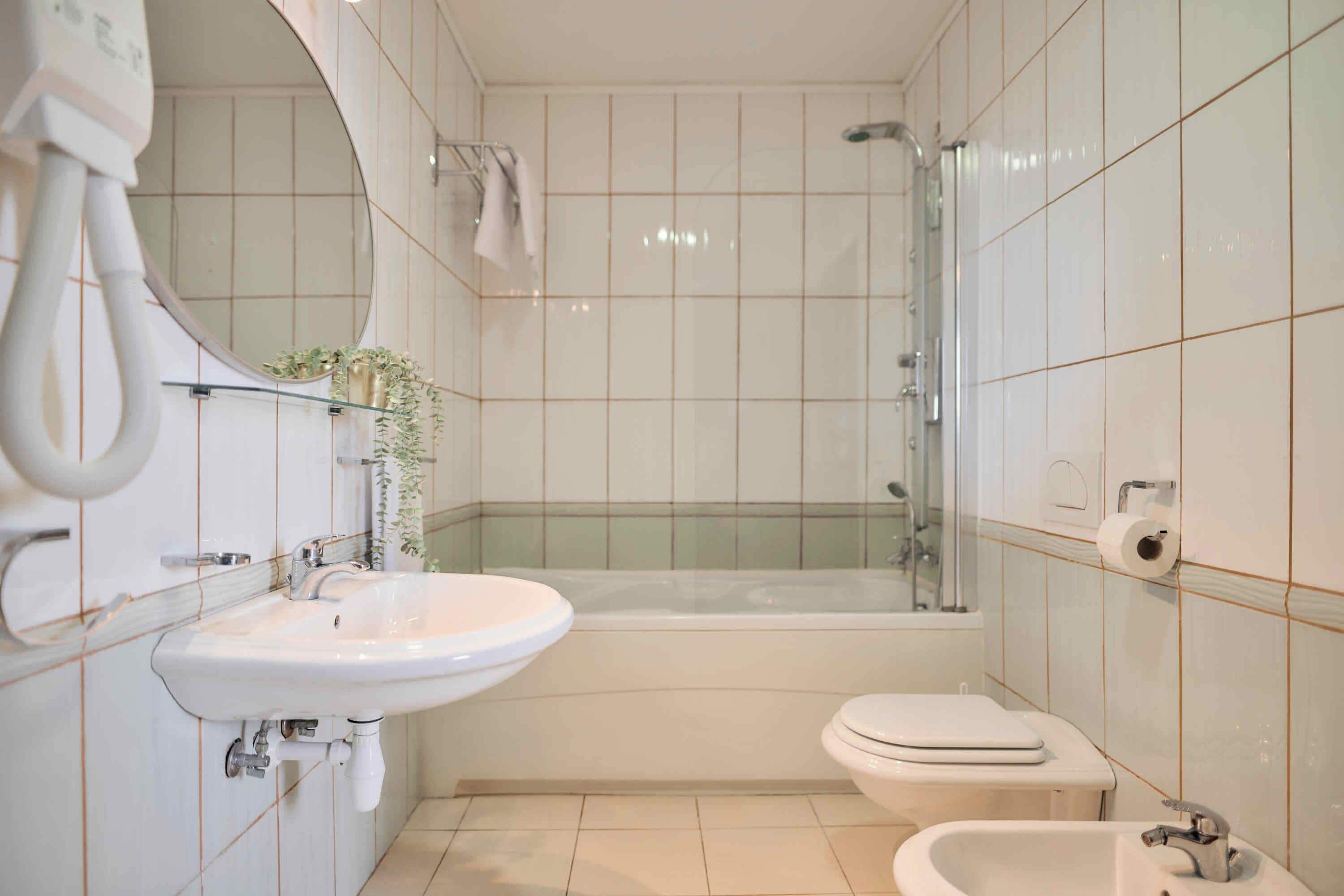 A bathroom with a sink, toilet, and bathtub.