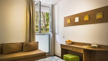 Desk, free WiFi, bed sheets