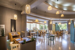 Breakfast, dinner, brunch served; Mediterranean cuisine 