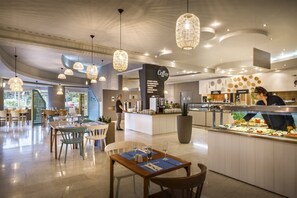 Breakfast, dinner, brunch served; Mediterranean cuisine 