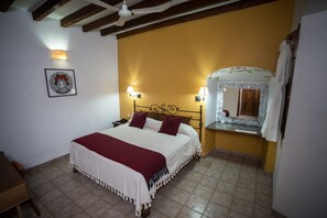 Standard Room, 1 King Bed | In-room safe, free WiFi, bed sheets - Hotel Parador San Agustin (Oaxaca)
