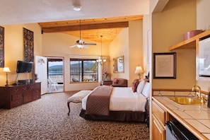 Room, 1 King Bed, Lake View