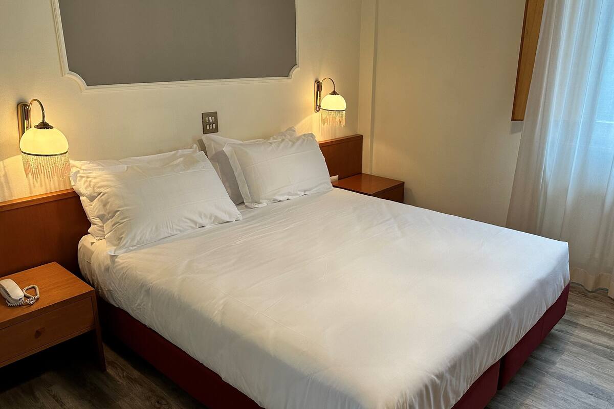 classic double room single use | 1 bedroom, minibar, in-room safe, desk