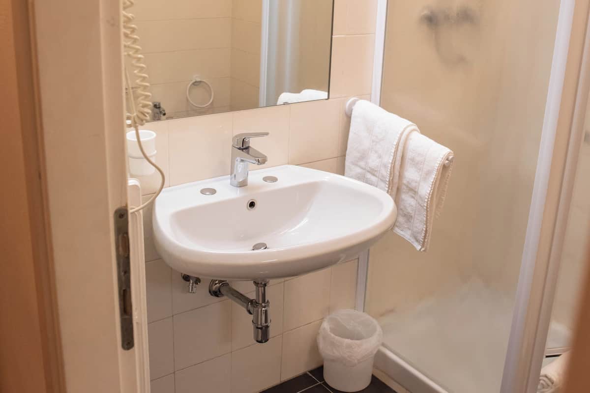 classic double room single use | bathroom | free toiletries, hair dryer, bidet, towels