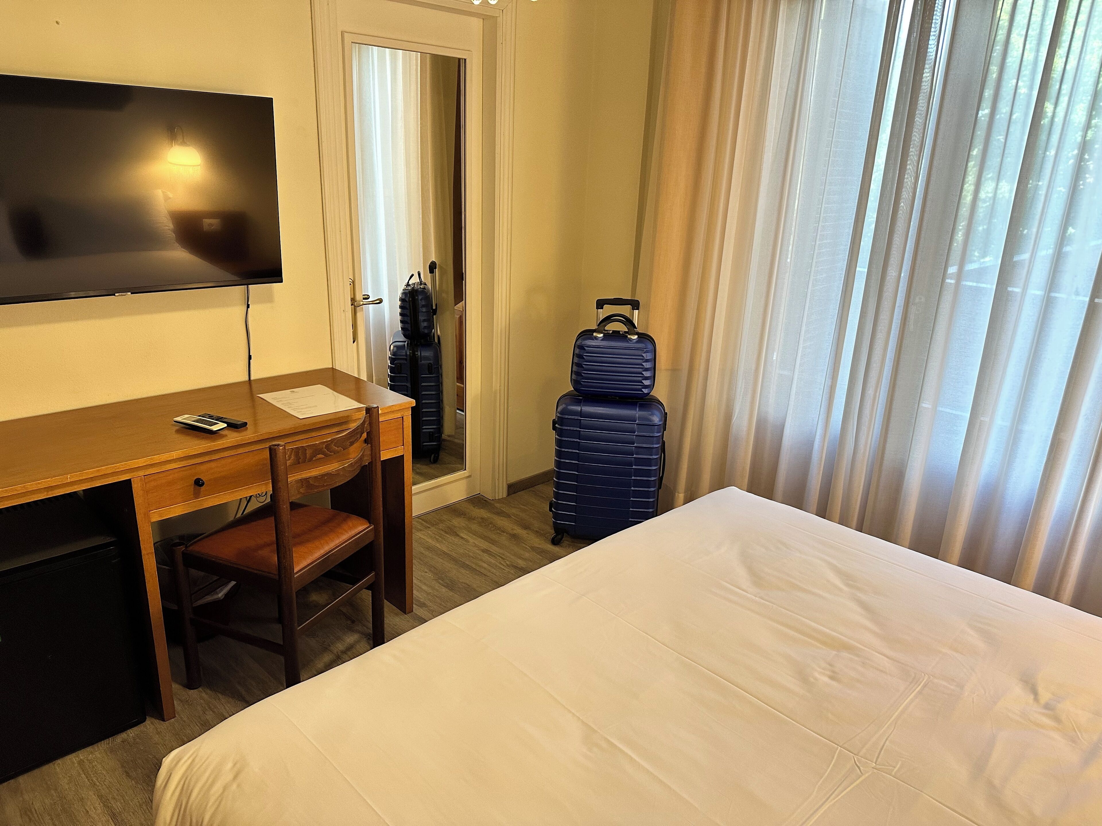 classic double room single use | 1 bedroom, minibar, in-room safe, desk